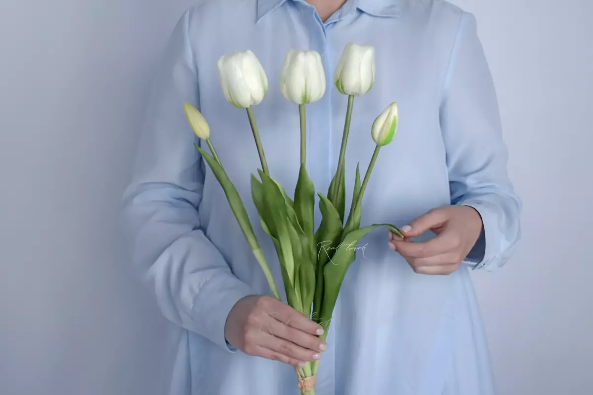 Bouquet of late tulips 3+2 - white