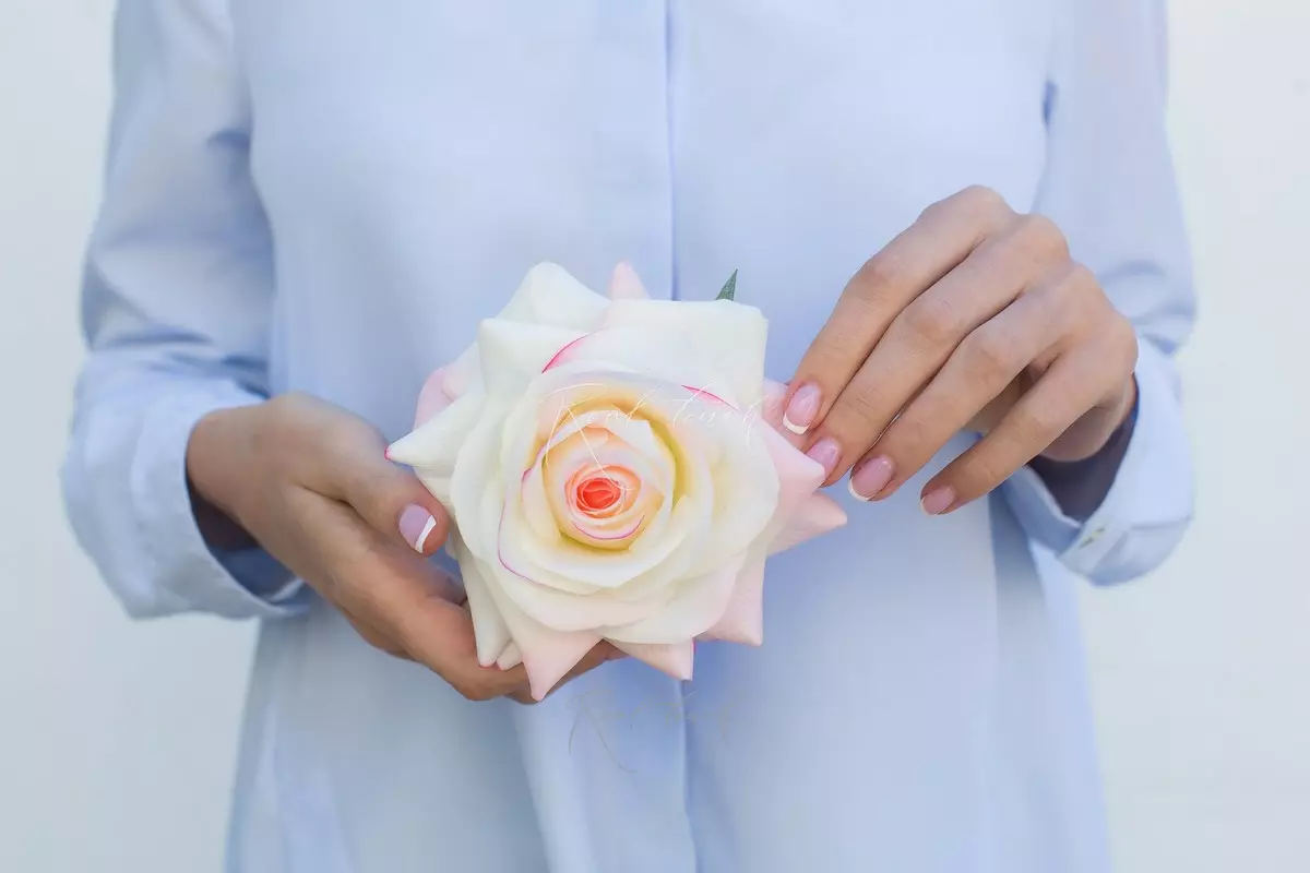 Grand Rose Head - cream pink