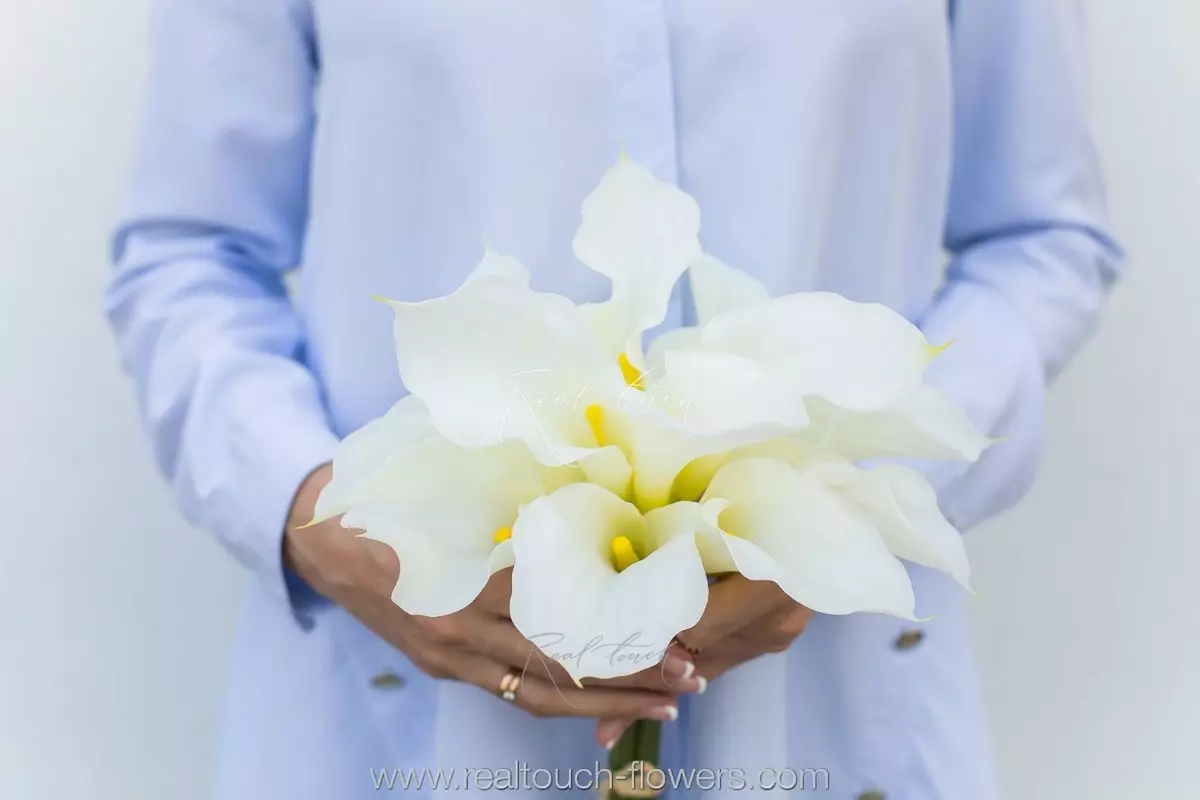 Calla Lily Bouquet with 12 Flowers - white