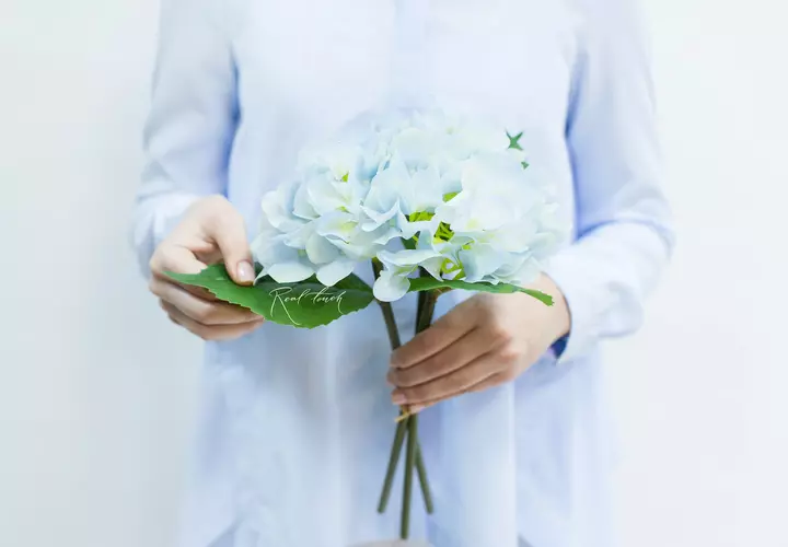 Real Touch Bouquet of 3 Hydrangeas - light blue