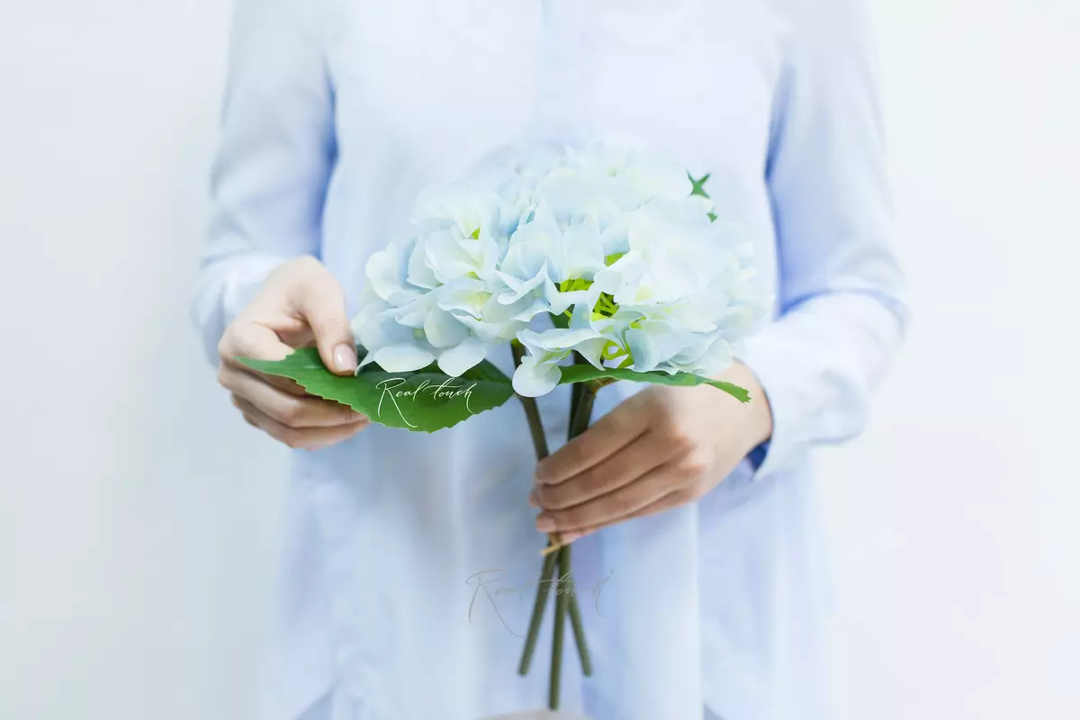 Real Touch Bouquet of 3 Hydrangeas - light blue