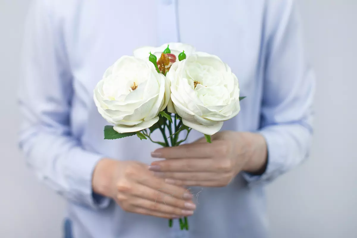 Real Touch David Austin Old Roses bouquet (3 flowers) - white