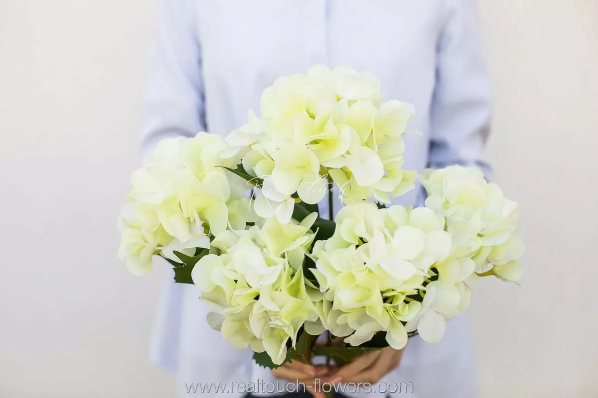 Real Touch hydrangea bush (5 blooms) - Soft light green